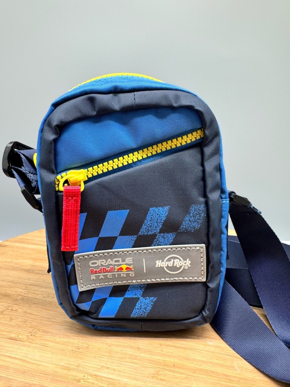 Hard Rock x Oracle‎ Red Bull Racing F1 crossbody bag
EUC